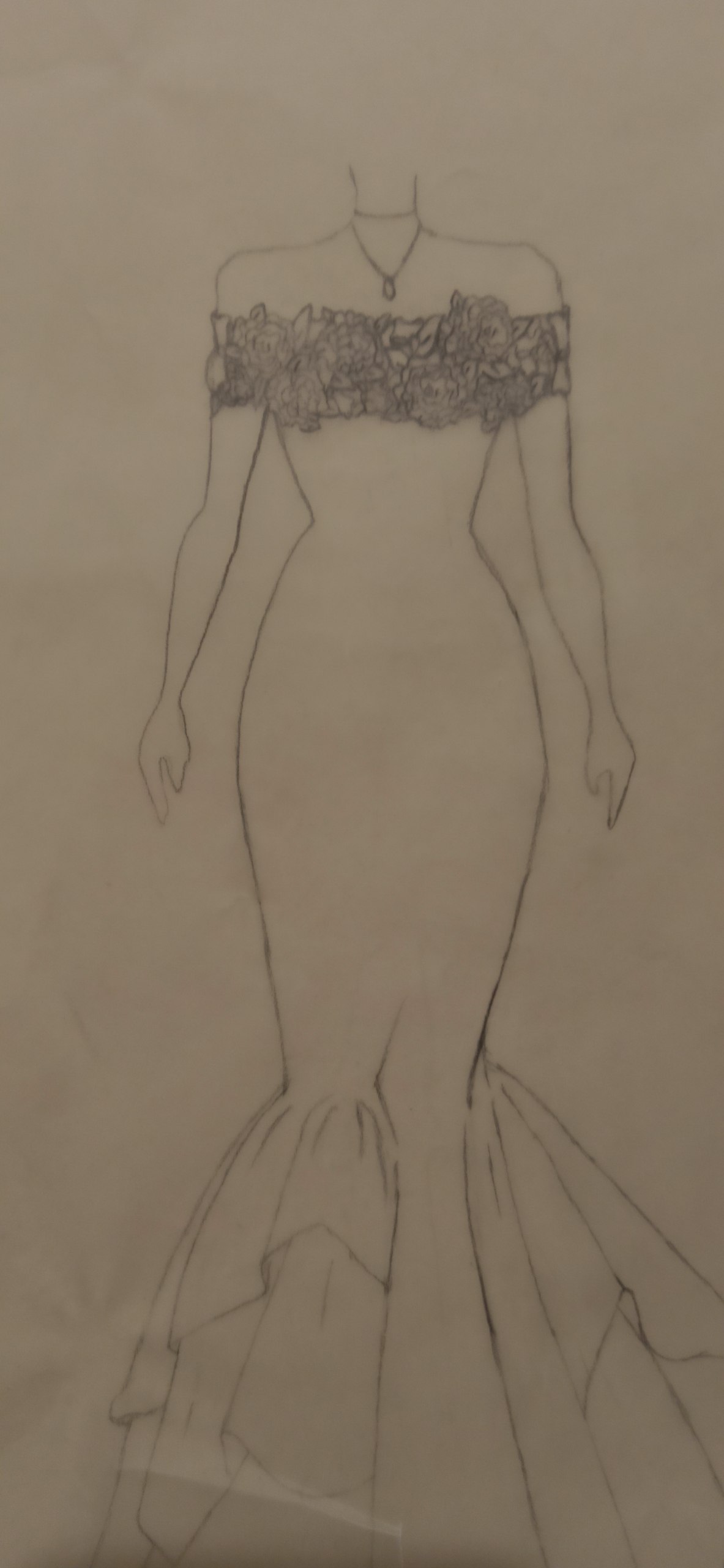 Croquis crayon — sirène off-shoulder, bande de roses